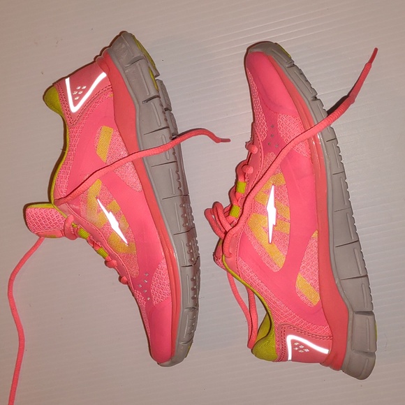 Pink/Salmon Used๐ฃ AVIA Memory Foam Fashion Sneakers Used Flex Sole Color change - Picture 3 of 13